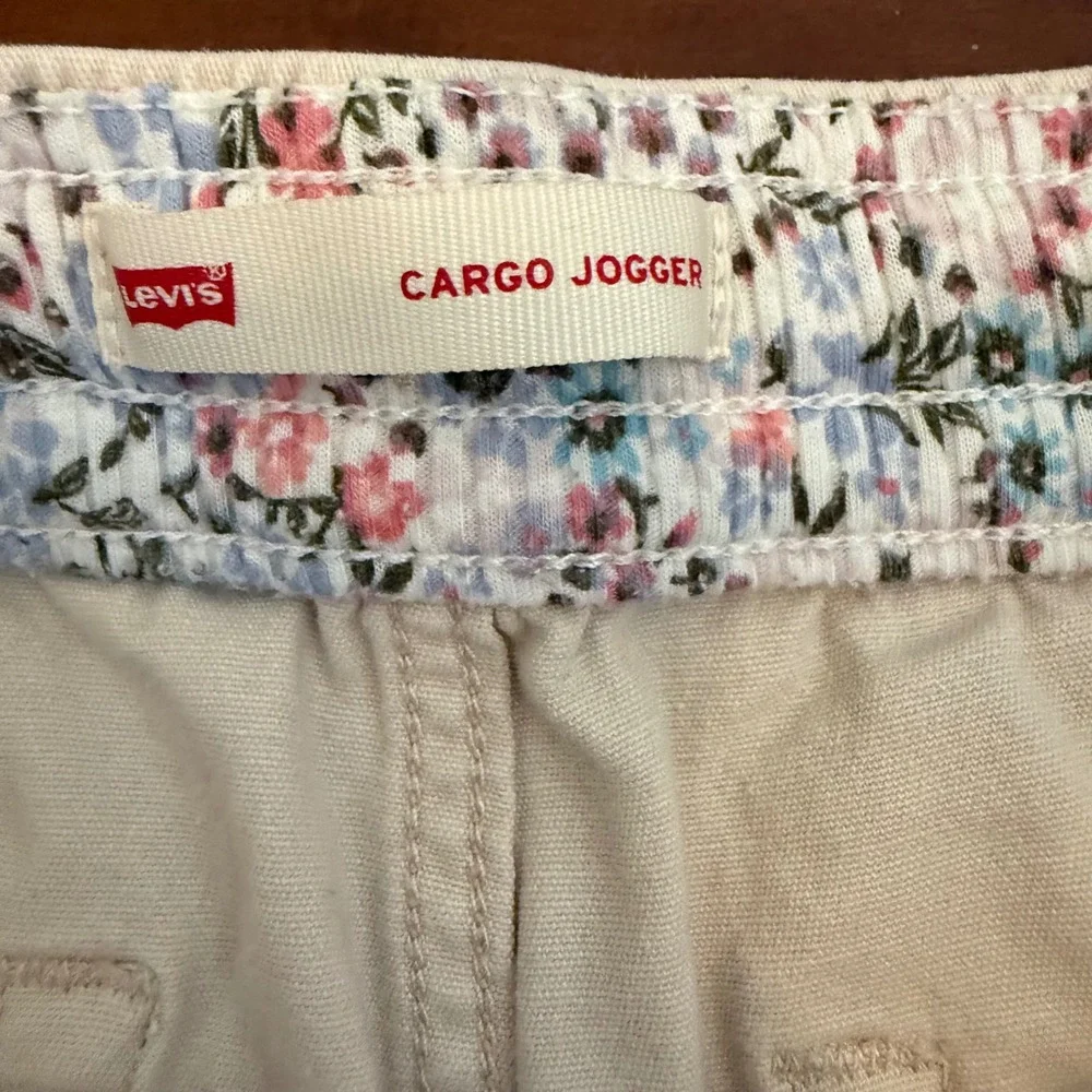 Levi's Girls Size 16 Lot 2 Khaki Cargo Joggers & Dark Wash Pull-On Jeggings